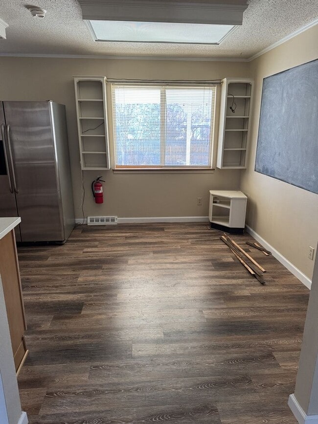 Building Photo - STUDENTS WELCOME! 5-Bedroom / 3-Bathroom Tri-Level Home Two Miles from CSU