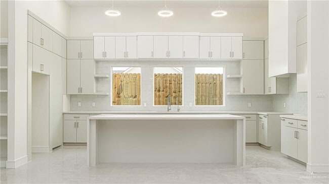 Building Photo - 19 Villa Centenario Dr