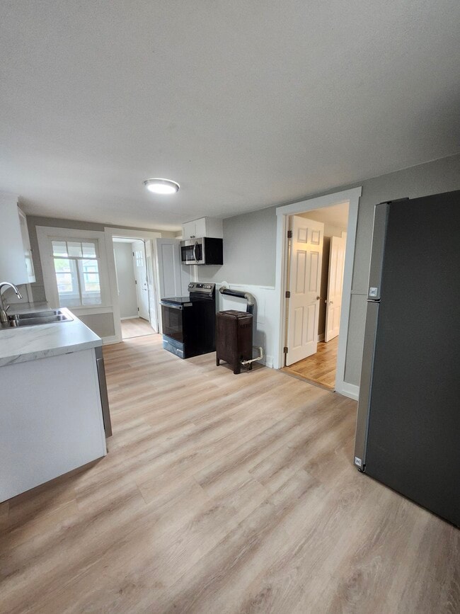 Building Photo - 408 A St