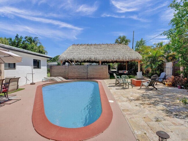 Building Photo - 2099 NE 4th Ct