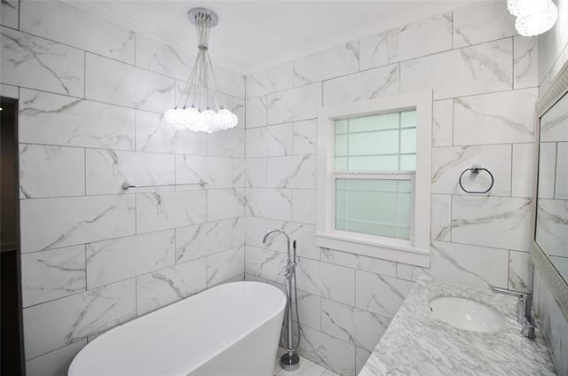 Building Photo - 806 Bryson St