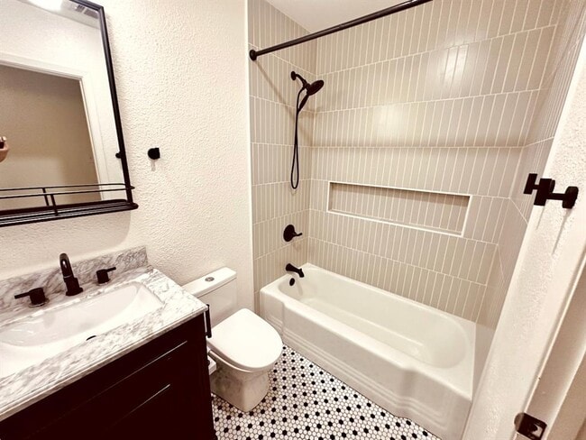 Building Photo - 7517 Eastcrest Dr