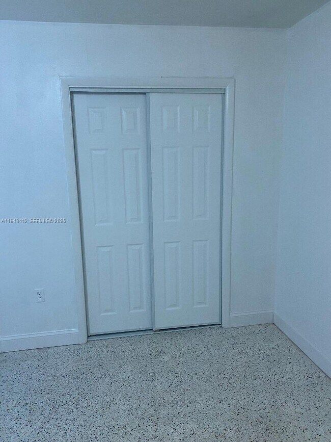 Building Photo - 626 NE 61st St