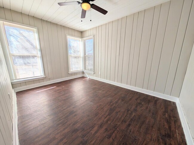 Building Photo - 2421 31st St