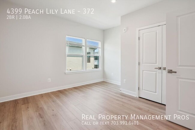 Building Photo - 4399 Peach Lily Ln