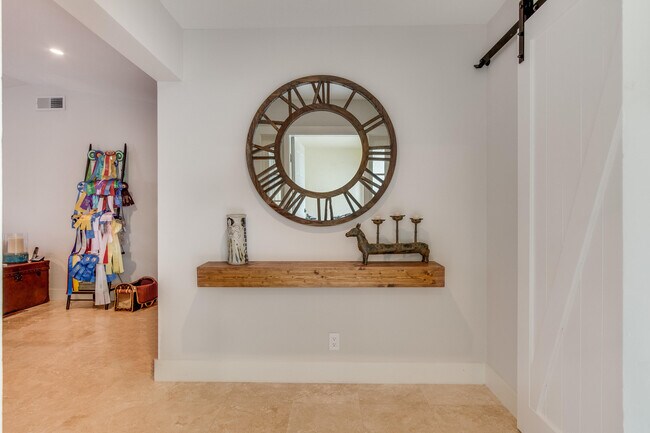 Building Photo - 2312 Las Casitas Dr