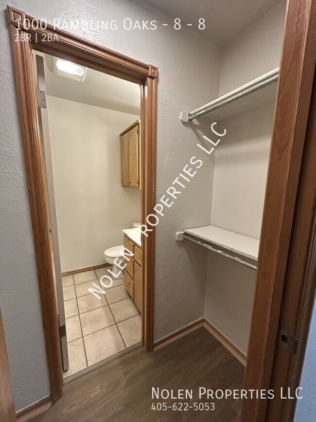 Building Photo - 1000 Rambling Oaks Dr
