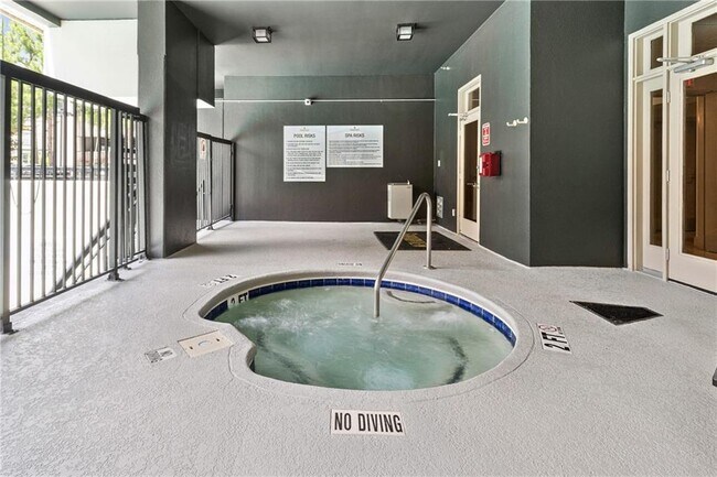 Building Photo - 3481 Lakeside Dr NE