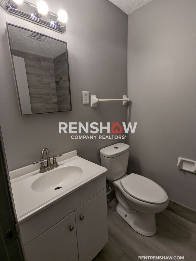 Building Photo - COMPLETELY RENOVATED 4 Bedroom / 1.5 bath ...