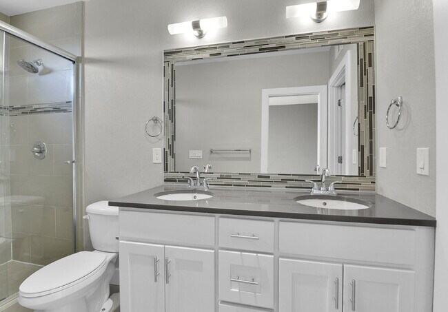 Building Photo - $2,850- 2 Bed/2.5-bathroom Townhome in Denver with Rooftop Deck!