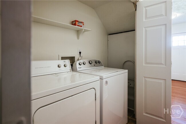 Building Photo - 1905 S Milledge Ave