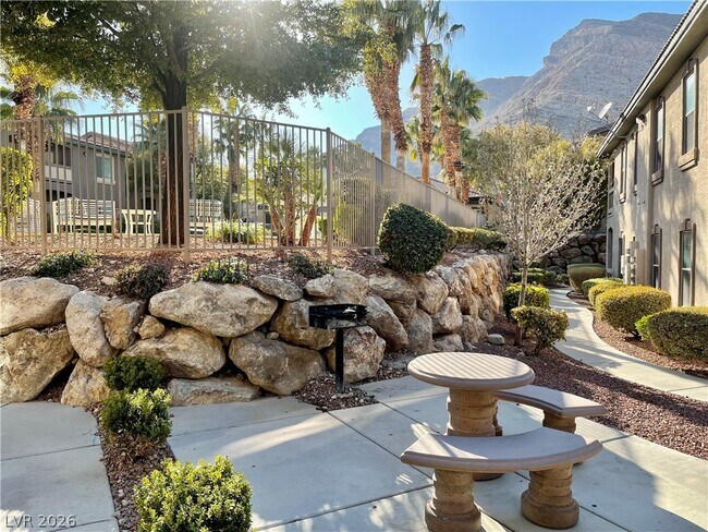 Building Photo - 3360 Cactus Shadow St