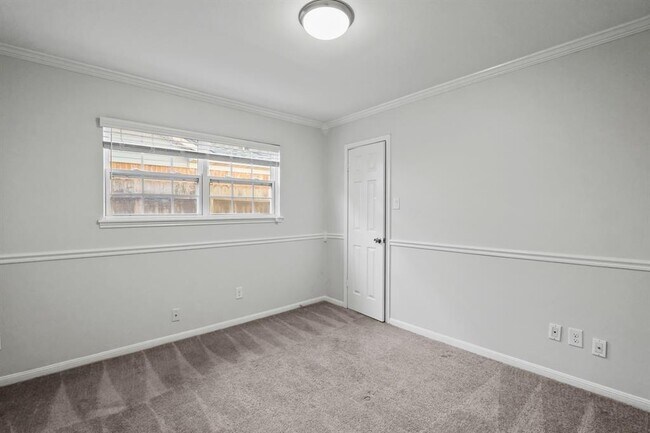 Building Photo - 12848 Westleigh Dr