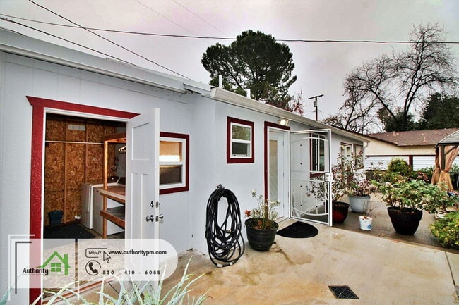 Building Photo - 864 Loma St