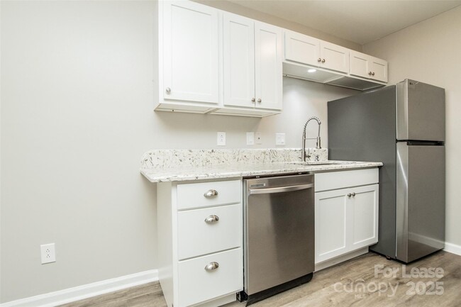 Building Photo - 10718 Blue Heron Dr