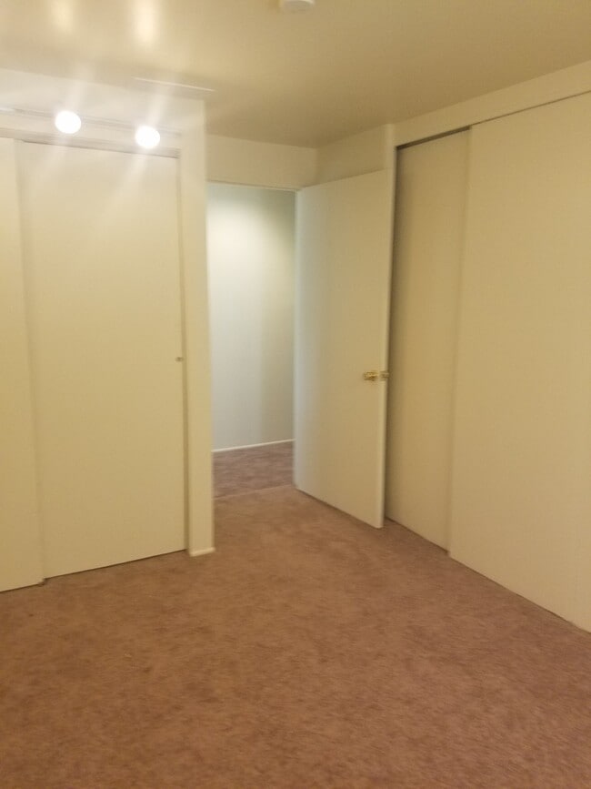 Building Photo - Single Family Home within walking distance to Quinnipiac