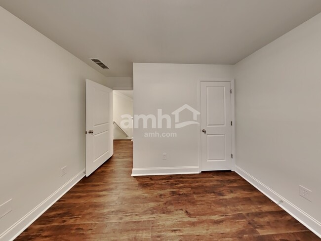 Building Photo - 2454 Beal St