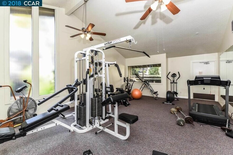 Building Photo - 101 Kinross Dr