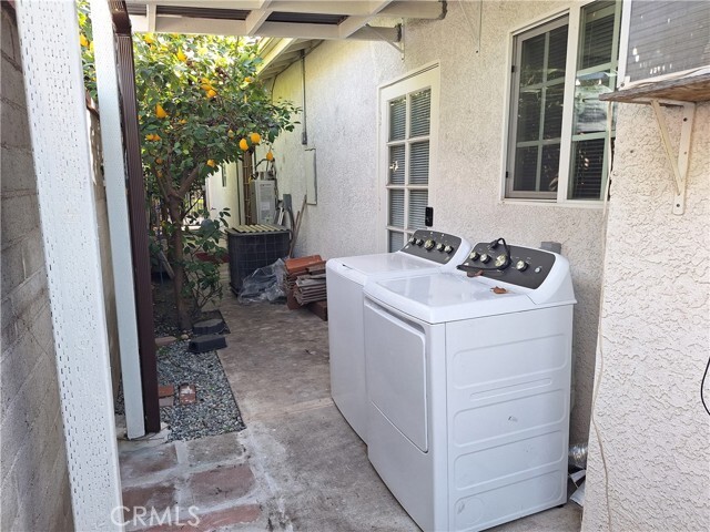 Building Photo - 302 N Griffith Park Dr