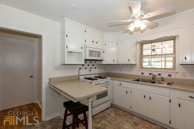 Building Photo - 404 E First St