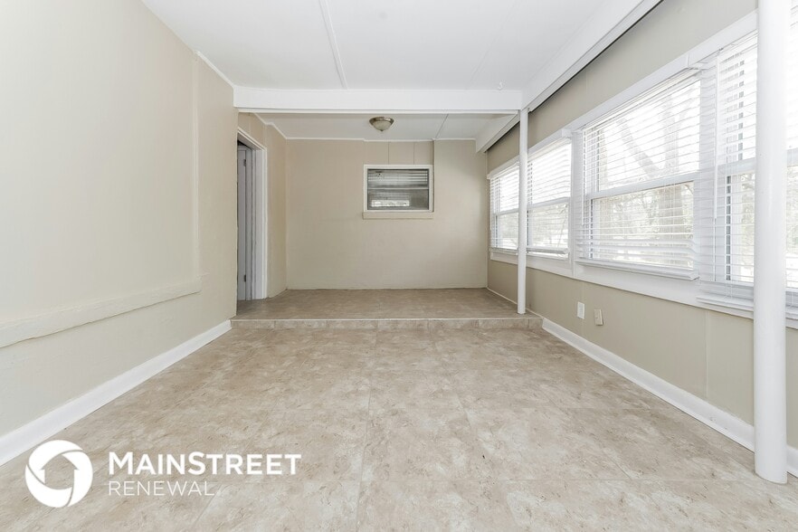 Building Photo - 6104 Holiday Blvd