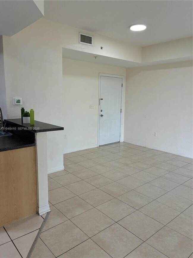 Building Photo - 7516 NE 1st Ave