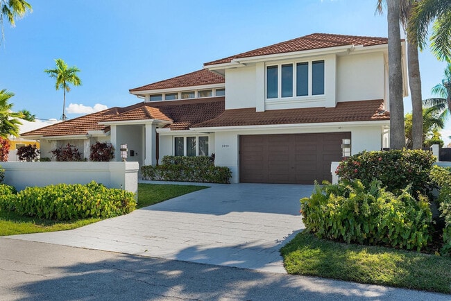 Building Photo - 3050 NE 43rd St