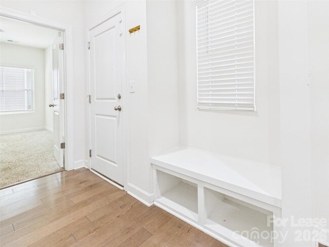 Building Photo - 3941 Woodland View Dr