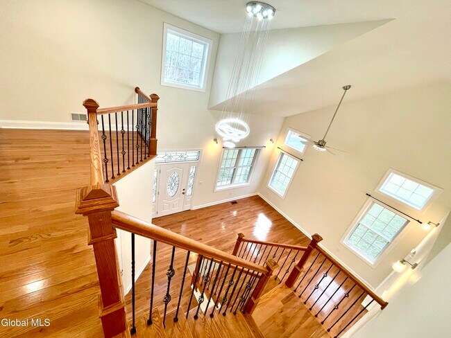 Building Photo - 11 Poplar Dr