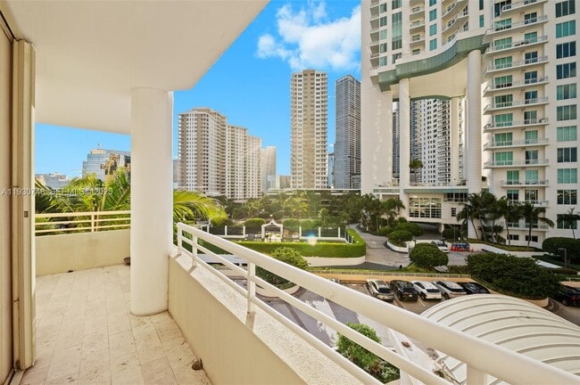 Building Photo - 888 Brickell Key Dr