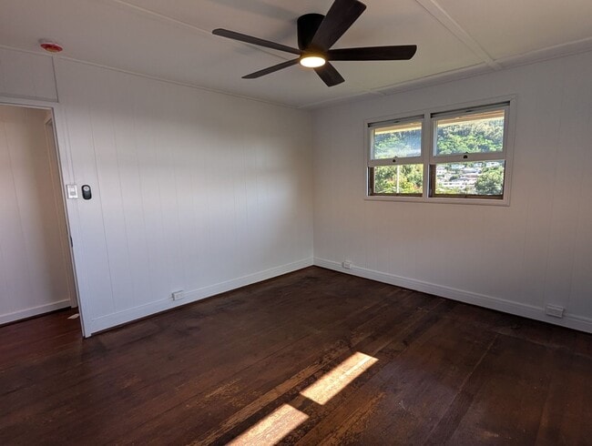 Building Photo - Ocean view upstairs 3 bed 2 bath 2 parking duplex near Likelike Hwy