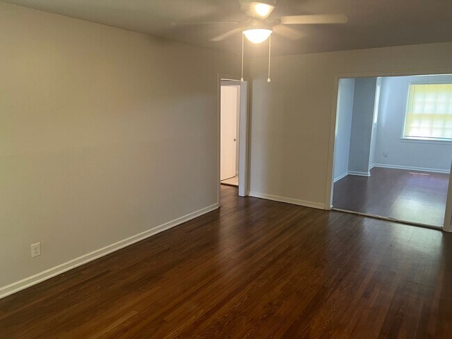 Building Photo - Charming Home with Great Location...Available Today!