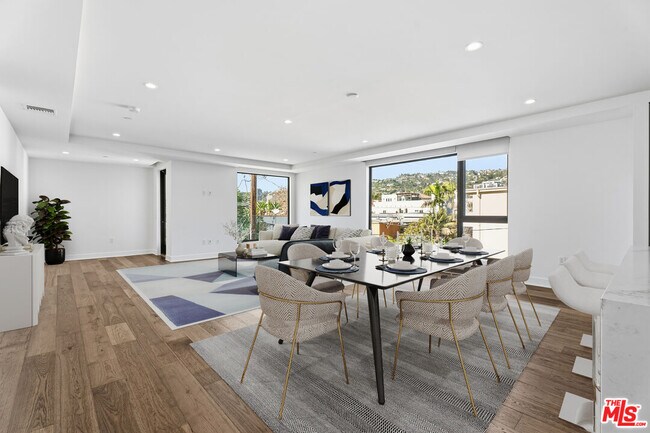 Building Photo - 725 Croft Ave