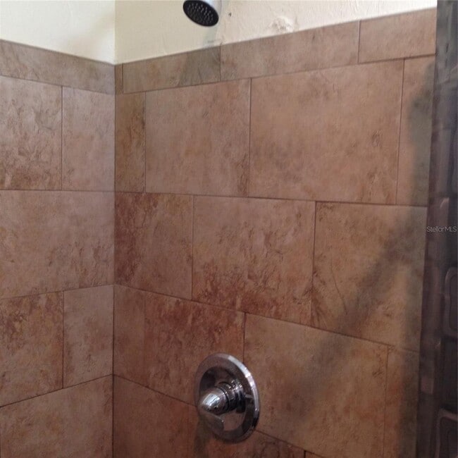 Building Photo - 1110 SW 3rd Ave