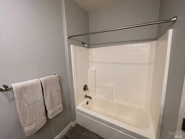 Building Photo - 206 Cedar Ridge Dr