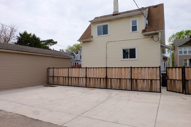 Building Photo - 3455 N Keating Ave
