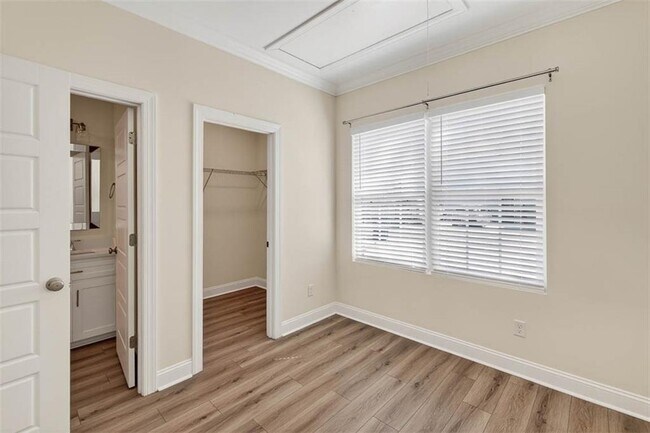 Building Photo - 204 Palm St