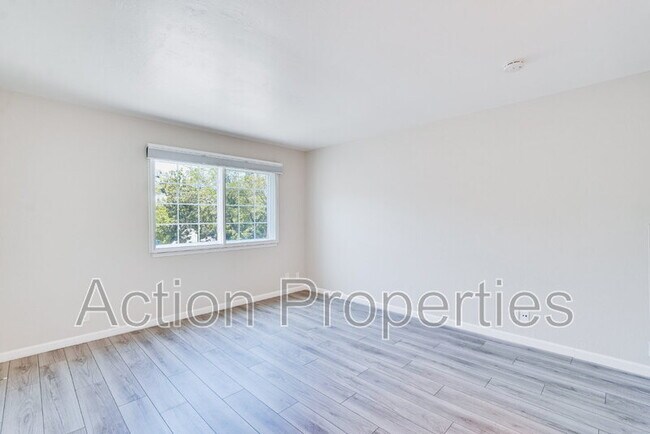 Building Photo - 2091 San Luis Ave