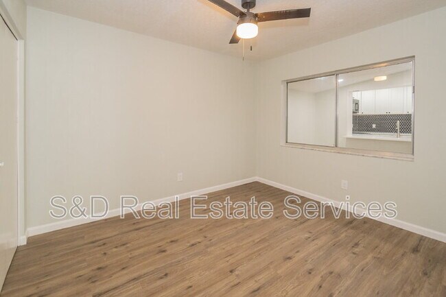 Building Photo - 304 La Serena St