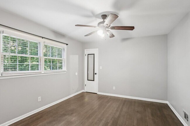 Building Photo - 2647 Hatfield Cir SE
