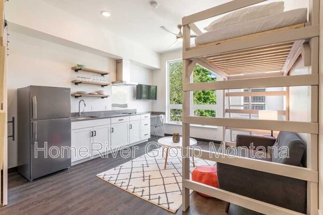 Building Photo - 320 Clay St