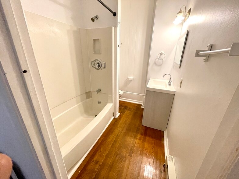 Building Photo - 1015 DeKalb St