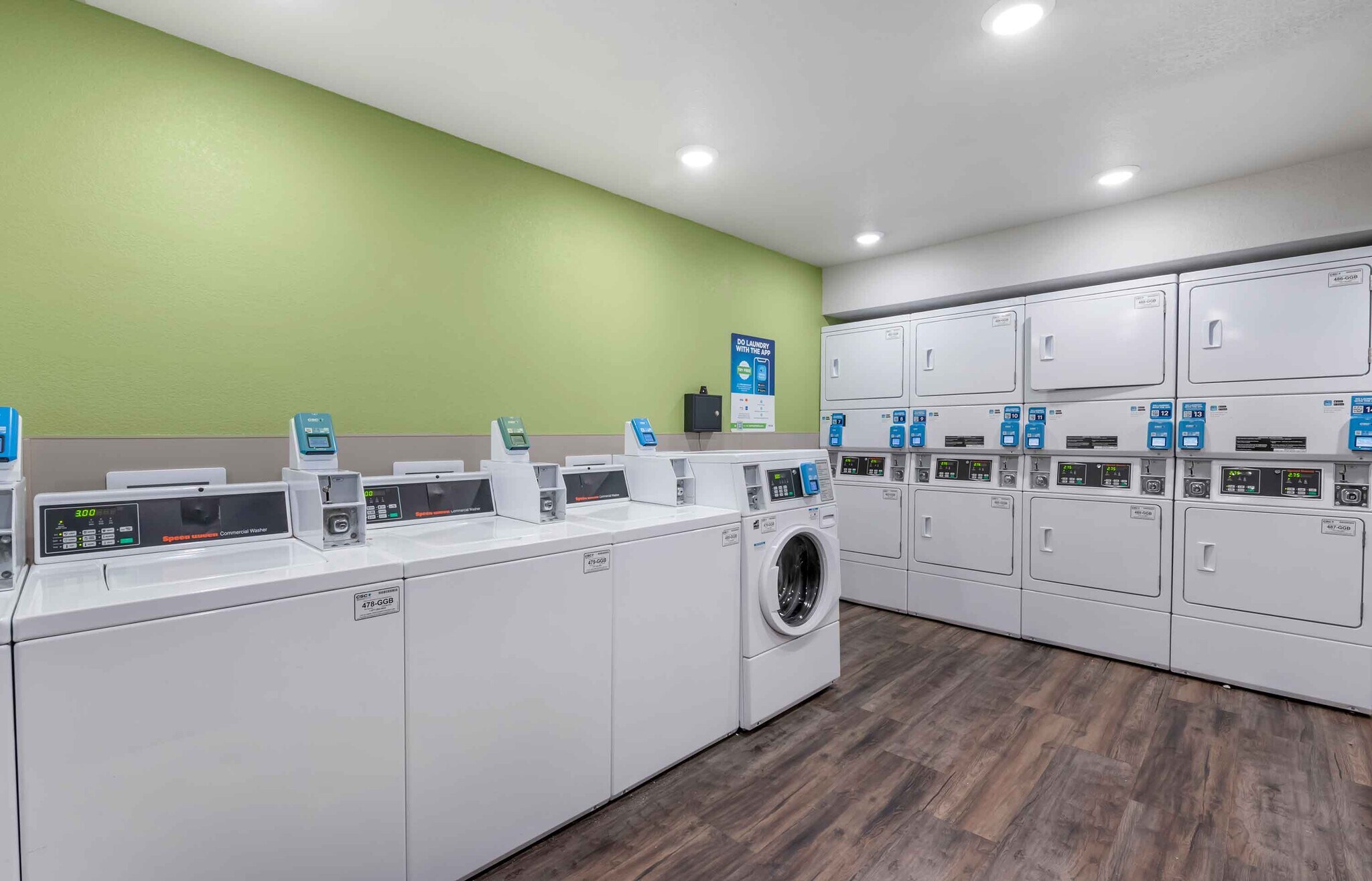 Building Photo - Furnished Studio-Melbourne - West Melbourne