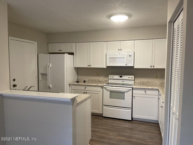 Building Photo - 654 Wells Landing Dr