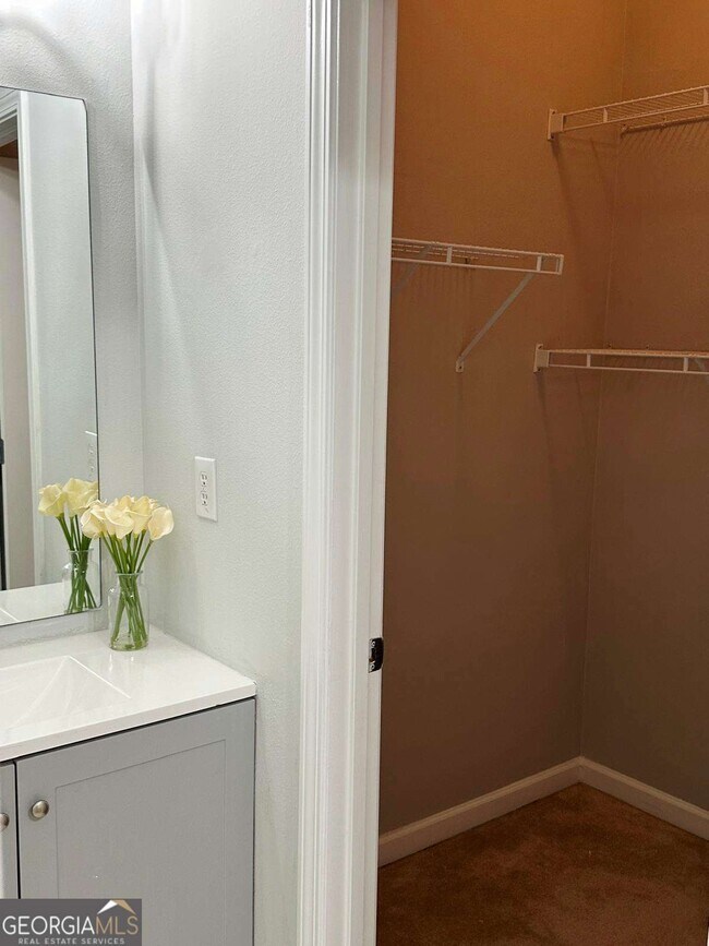 Building Photo - 6834 White Walnut Way