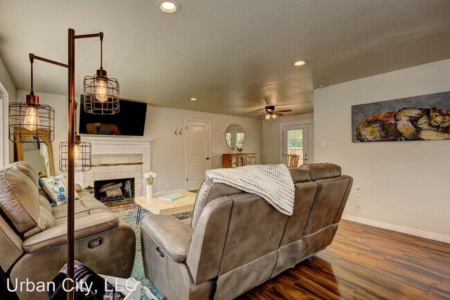 Building Photo - 3 br, 1 bath House - 1125 Wild Phlox