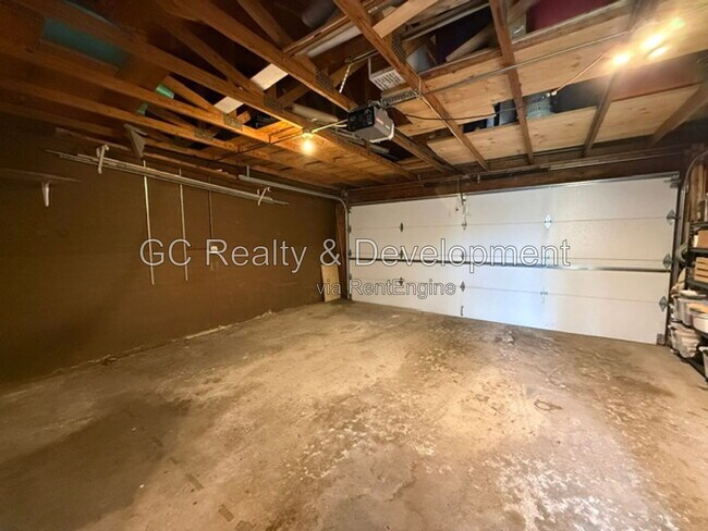 Building Photo - 527 Verde Dr