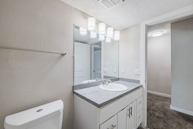 Building Photo - Affordable Living 20 Minutes from Everything Atlanta -2 Bedroom 2 1/2 Baths only $1300*