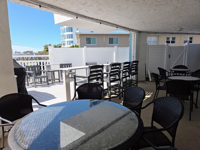 Building Photo - 285 107th Ave