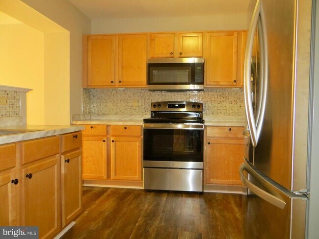 Building Photo - 105 Vernon Ct